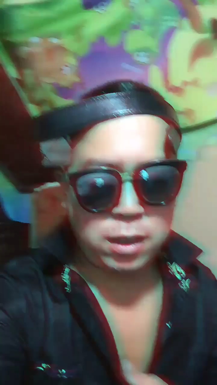 老铁们，关注一下