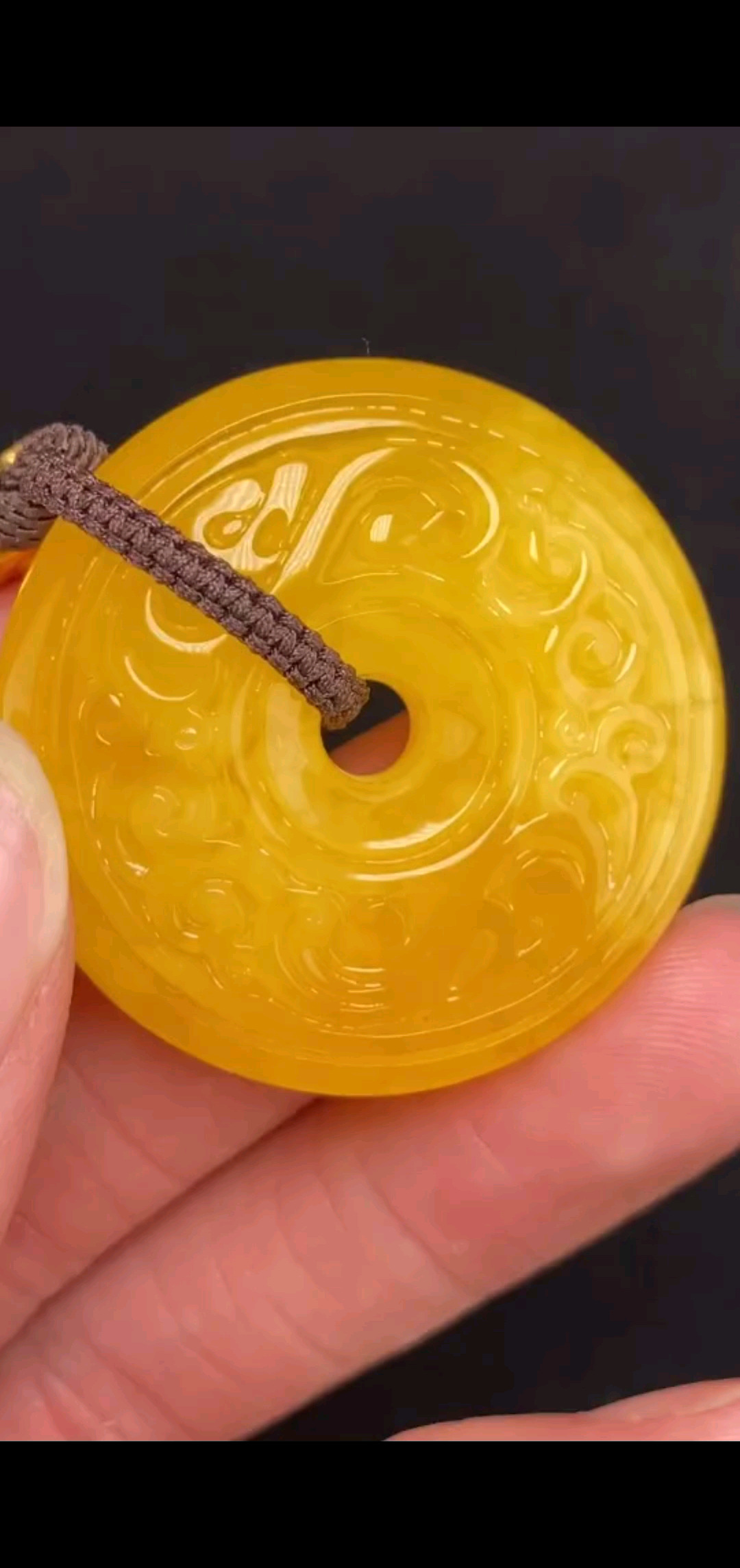 蜜蜡平安扣，雕工精湛