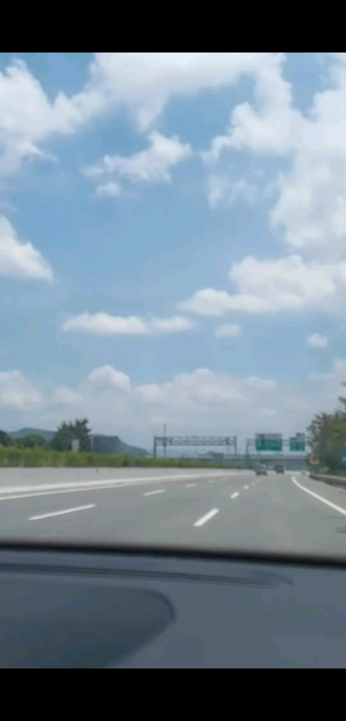 蓝蓝的天，白白的云，
