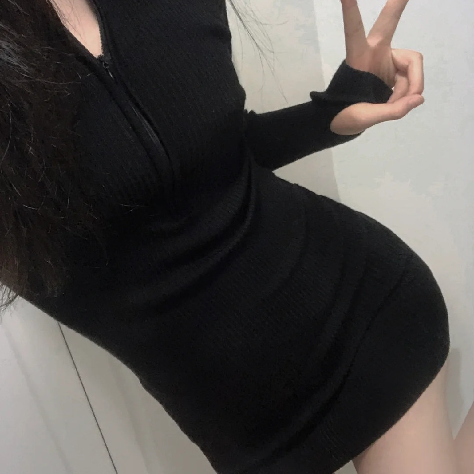 DZ.CC/辣妹唱歌海报