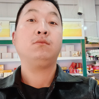 何云江w海报