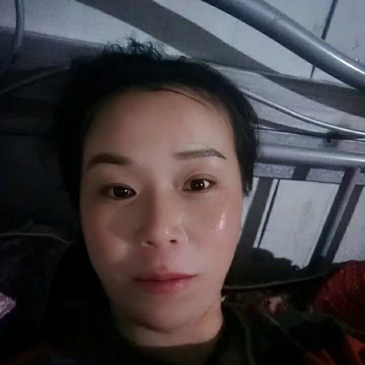 ZXH紫色玫瑰🌹海报