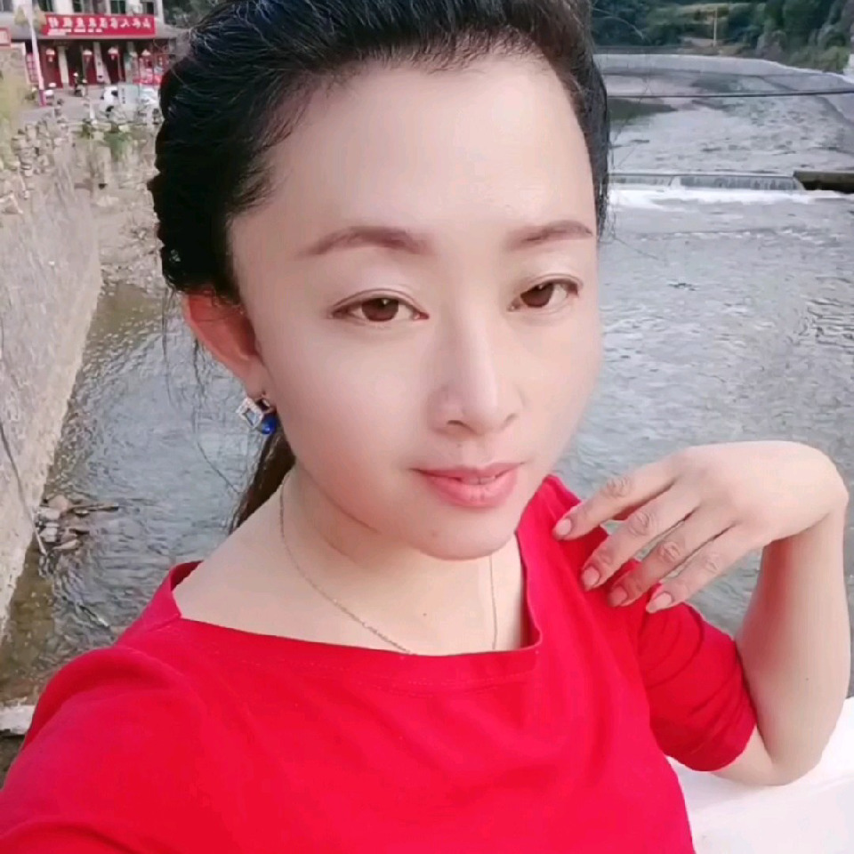 等❤️玫瑰海报