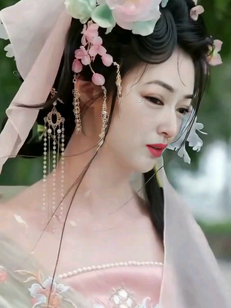 是不是很优雅的小姐姐😂