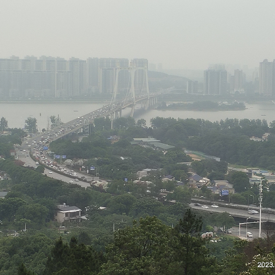 出口方向在左侧海报