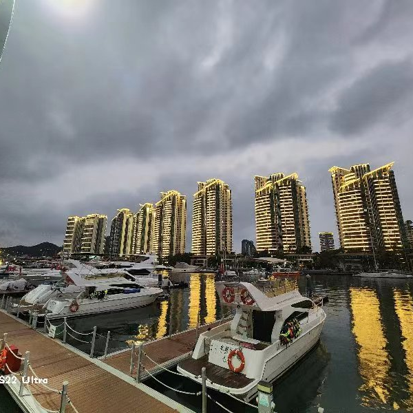 曼丽芯520的红海报