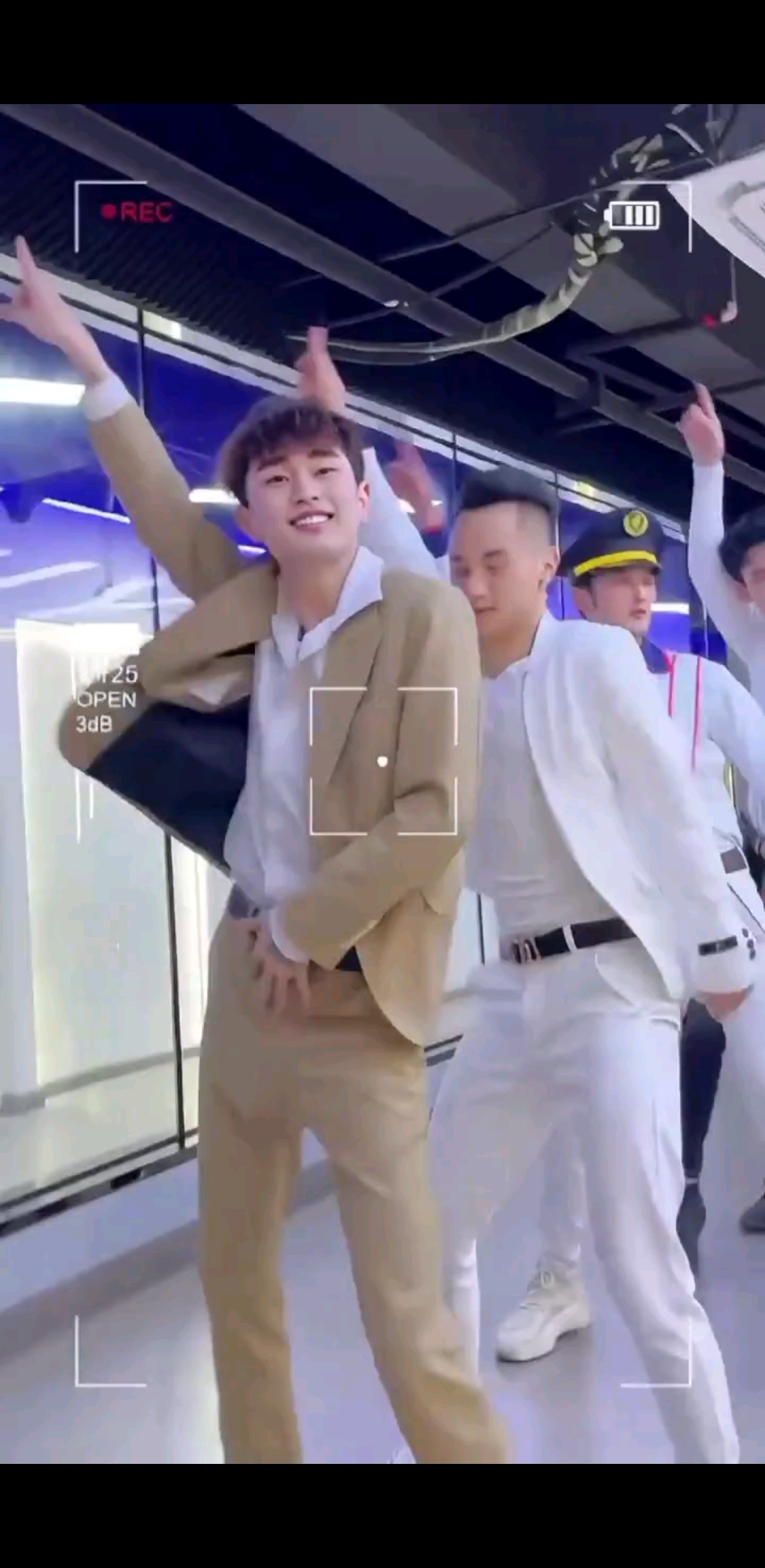 一起看靓仔😍😍😍😍